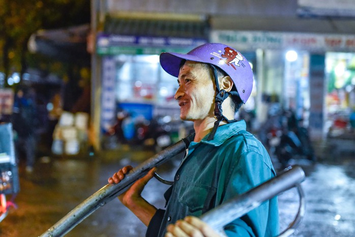 Mưu sinh trong mưa, rét ngày Tết ở chợ đầu mối lớn nhất Thanh Hóa- Ảnh 14. Mưu sinh trong mưa, rét ngày Tết ở chợ đầu mối lớn nhất Thanh Hóa- Ảnh 14.