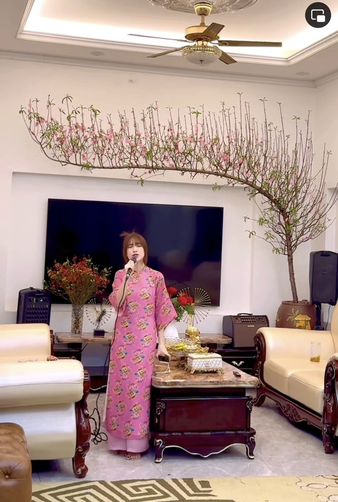 Sao Việt mang gì về cho bố mẹ ngày Tết?- Ảnh 3. Sao Việt mang gì về cho bố mẹ ngày Tết?- Ảnh 3.