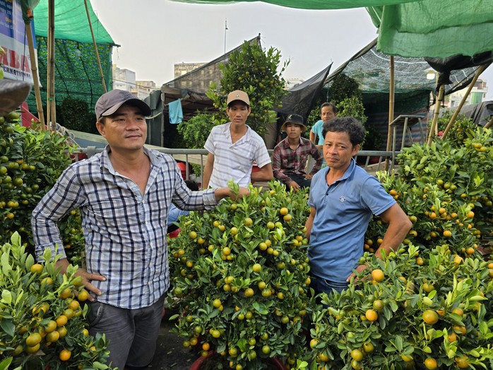 Nhà vườn bông giấy thắng lớn ở Hội hoa xuân Bến Bình Đông- Ảnh 11. Nhà vườn bông giấy thắng lớn ở Hội hoa xuân Bến Bình Đông- Ảnh 11.
