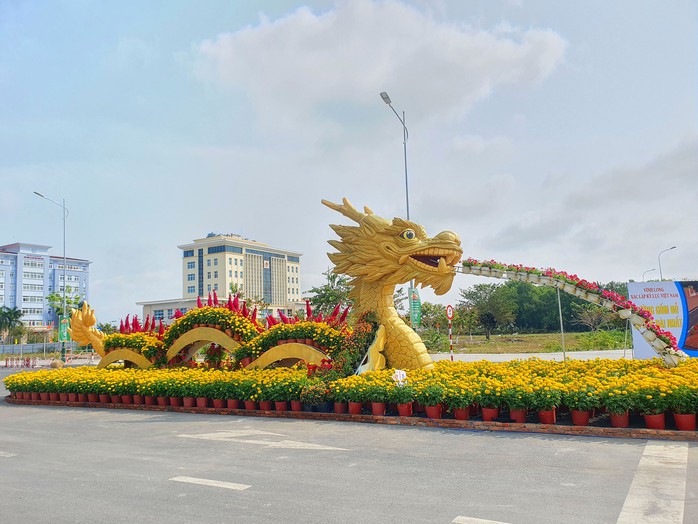 Độc đáo con đường gốm đỏ ở miền Tây có linh vật rồng phun hoa- Ảnh 5. Độc đáo con đường gốm đỏ ở miền Tây có linh vật rồng phun hoa- Ảnh 5.