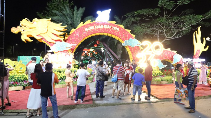 Pháo hoa sáng rực ngã ba sông Cần Thơ - sông Hậu- Ảnh 14. Pháo hoa sáng rực ngã ba sông Cần Thơ - sông Hậu- Ảnh 14.