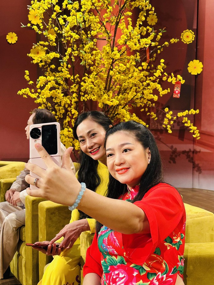 Chí Tâm, Chí Linh, Hạnh Thúy chia sẻ trên HTV về tuổi Thìn- Ảnh 4. Chí Tâm, Chí Linh, Hạnh Thúy chia sẻ trên HTV về tuổi Thìn- Ảnh 4.