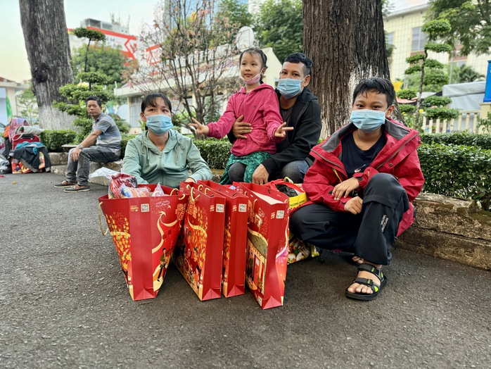 Những chuyến xe chở niềm vui sum họp- Ảnh 4. Những chuyến xe chở niềm vui sum họp- Ảnh 4.