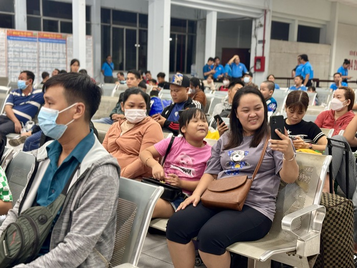 Những chuyến xe chở niềm vui sum họp- Ảnh 8. Những chuyến xe chở niềm vui sum họp- Ảnh 8.