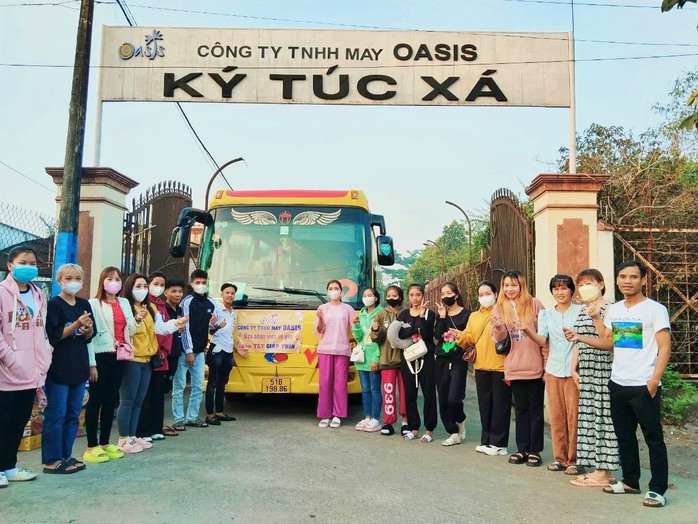 Những chuyến xe chở niềm vui sum họp- Ảnh 3. Những chuyến xe chở niềm vui sum họp- Ảnh 3.