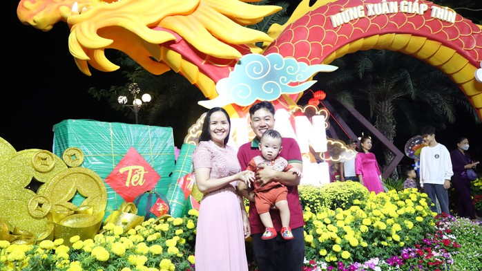 Pháo hoa sáng rực ngã ba sông Cần Thơ - sông Hậu- Ảnh 15. Pháo hoa sáng rực ngã ba sông Cần Thơ - sông Hậu- Ảnh 15.