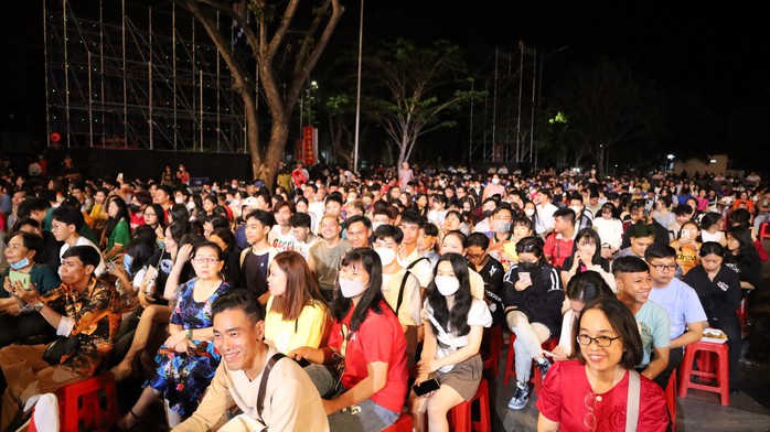 Pháo hoa sáng rực ngã ba sông Cần Thơ - sông Hậu- Ảnh 11. Pháo hoa sáng rực ngã ba sông Cần Thơ - sông Hậu- Ảnh 11.