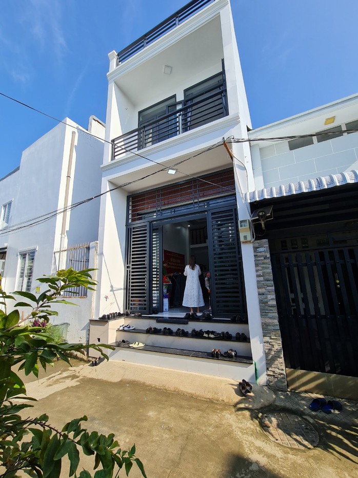 "Trinh sát lửa" đón cái Tết đầu tiên trong căn nhà mới do đồng đội xây tặng- Ảnh 1. "Trinh sát lửa" đón cái Tết đầu tiên trong căn nhà mới do đồng đội xây tặng- Ảnh 1.