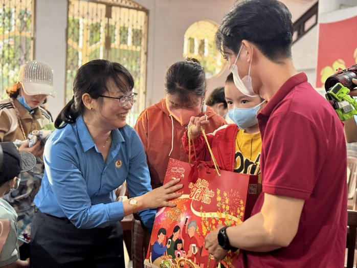 Những chuyến xe chở niềm vui sum họp- Ảnh 5. Những chuyến xe chở niềm vui sum họp- Ảnh 5.