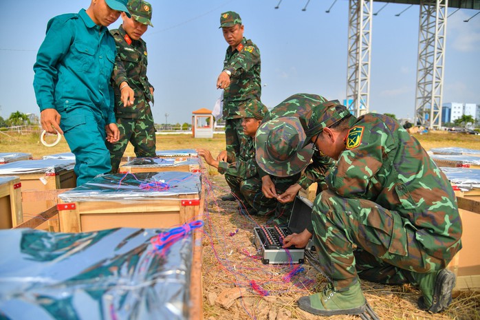 Cận cảnh dàn pháo hoa đêm giao thừa ở Kiên Giang- Ảnh 4. Cận cảnh dàn pháo hoa đêm giao thừa ở Kiên Giang- Ảnh 4.