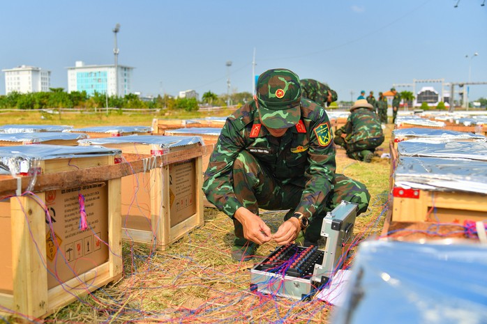 Cận cảnh dàn pháo hoa đêm giao thừa ở Kiên Giang- Ảnh 6. Cận cảnh dàn pháo hoa đêm giao thừa ở Kiên Giang- Ảnh 6.
