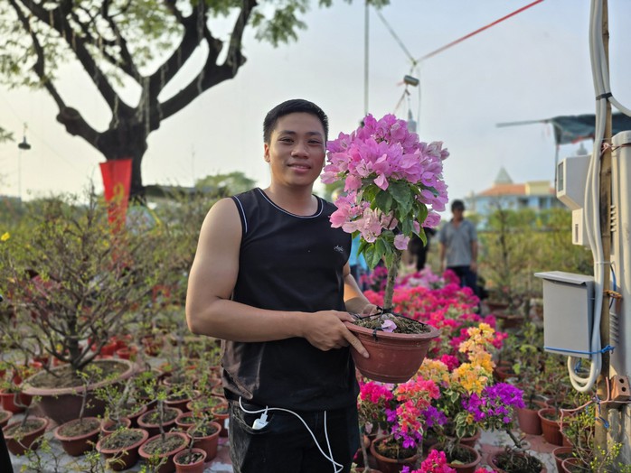 Nhà vườn bông giấy thắng lớn ở Hội hoa xuân Bến Bình Đông- Ảnh 5. Nhà vườn bông giấy thắng lớn ở Hội hoa xuân Bến Bình Đông- Ảnh 5.