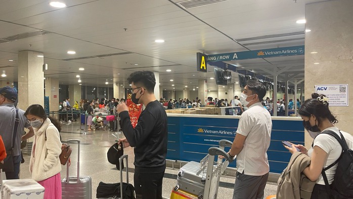 Bất ngờ vé máy bay Tết đi từ sân bay Tân Sơn Nhất ngày 30 Tết- Ảnh 1. Bất ngờ vé máy bay Tết đi từ sân bay Tân Sơn Nhất ngày 30 Tết- Ảnh 1.