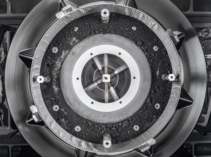 Báu vật từ OSIRIS-Rex: "Hạt giống sự sống” xưa hơn Trái đất- Ảnh 1.