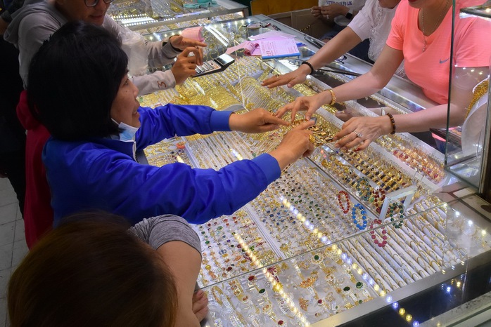 Giá vàng hôm nay, 10-2: Vàng thế giới giảm mạnh- Ảnh 1. Giá vàng hôm nay, 10-2: Vàng thế giới giảm mạnh- Ảnh 1.