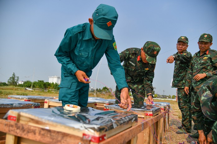 Cận cảnh dàn pháo hoa đêm giao thừa ở Kiên Giang- Ảnh 8. Cận cảnh dàn pháo hoa đêm giao thừa ở Kiên Giang- Ảnh 8.