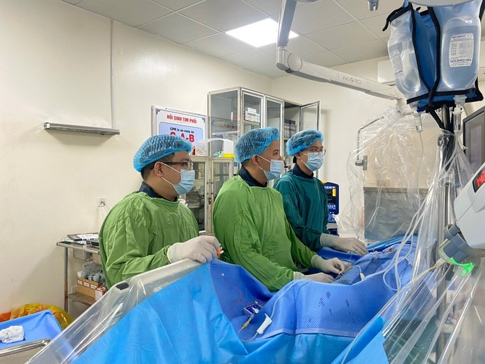 Cứu sống tiểu thương bán trái cây Tết bị vỡ phình mạch máu não- Ảnh 2. Cứu sống tiểu thương bán trái cây Tết bị vỡ phình mạch máu não- Ảnh 2.