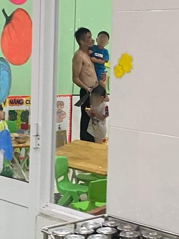 Diễn biến vụ các cháu bé ở Tiền Giang bị gã đàn ông khống chế- Ảnh 2. Diễn biến vụ các cháu bé ở Tiền Giang bị gã đàn ông khống chế- Ảnh 2.