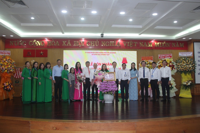 Văn phòng Sở GD-ĐT TP HCM nhận Huân chương Lao động hạng nhì- Ảnh 4. Văn phòng Sở GD-ĐT TP HCM nhận Huân chương Lao động hạng nhì- Ảnh 4.