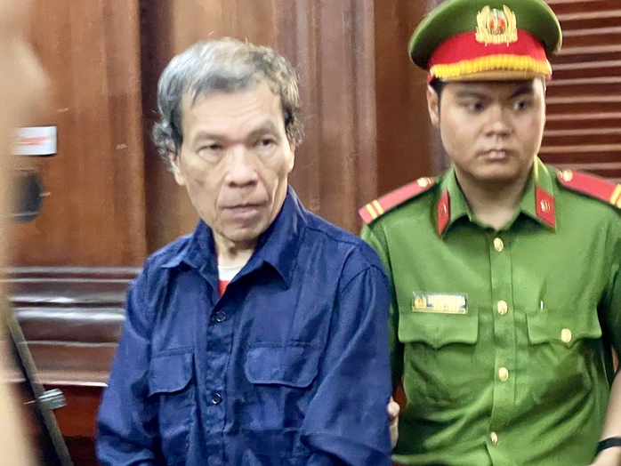 CLIP: Bà Hàn Ni bị dẫn giải đến tòa, tất cả người có quyền lợi và nghĩa vụ liên quan đều vắng mặt- Ảnh 2. CLIP: Bà Hàn Ni bị dẫn giải đến tòa, tất cả người có quyền lợi và nghĩa vụ liên quan đều vắng mặt- Ảnh 2.