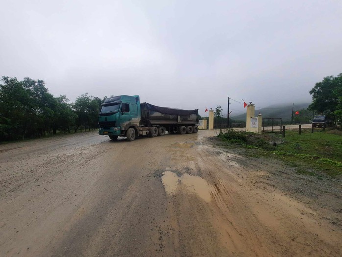 Nhiều điểm trên tuyến đường ven biển hơn 1.000 tỉ ở Hà Tĩnh xuống cấp- Ảnh 4. Nhiều điểm trên tuyến đường ven biển hơn 1.000 tỉ ở Hà Tĩnh xuống cấp- Ảnh 4.