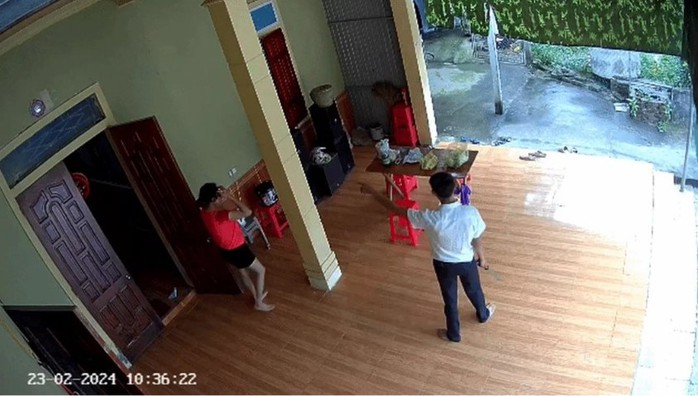 Người phụ nữ bị chồng kém 11 tuổi nhốt vào phòng đánh đập dã man- Ảnh 1. Người phụ nữ bị chồng kém 11 tuổi nhốt vào phòng đánh đập dã man- Ảnh 1.