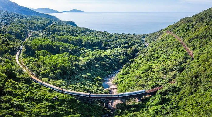 Bao giờ đoàn tàu du lịch Huế - Đà Nẵng lăn bánh?- Ảnh 1. Bao giờ đoàn tàu du lịch Huế - Đà Nẵng lăn bánh?- Ảnh 1.
