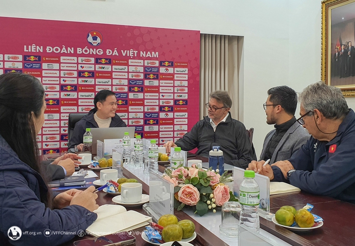 HLV Troussier nói gì trước khi tuyển Việt Nam tái đấu Indonesia? - Ảnh 1. HLV Troussier nói gì trước khi tuyển Việt Nam tái đấu Indonesia? - Ảnh 1.