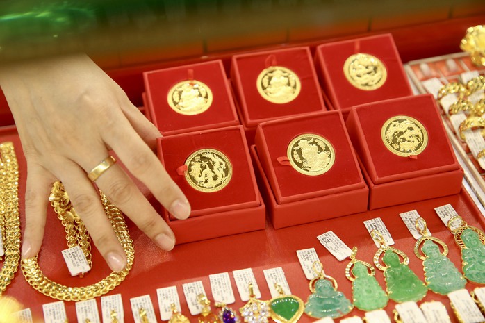 Giá vàng nhẫn trơn giảm mạnh- Ảnh 1. Giá vàng nhẫn trơn giảm mạnh- Ảnh 1.