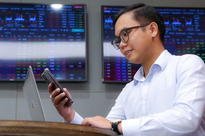 Các nhà đầu tư vẫn đặt kỳ vọng lớn vào triển vọng của nhóm cổ phiếu ngân hàng Ảnh: HOÀNG TRIỀU Các nhà đầu tư vẫn đặt kỳ vọng lớn vào triển vọng của nhóm cổ phiếu ngân hàng Ảnh: HOÀNG TRIỀU