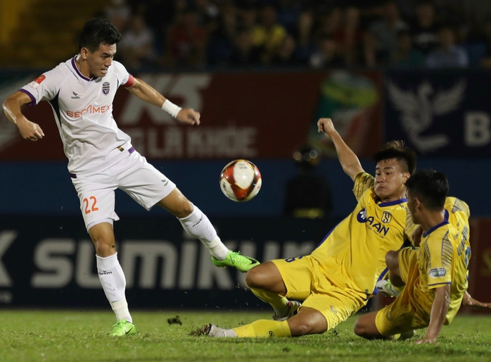 V-League tách nhóm, nóng cuộc đua trụ hạng- Ảnh 1. V-League tách nhóm, nóng cuộc đua trụ hạng- Ảnh 1.