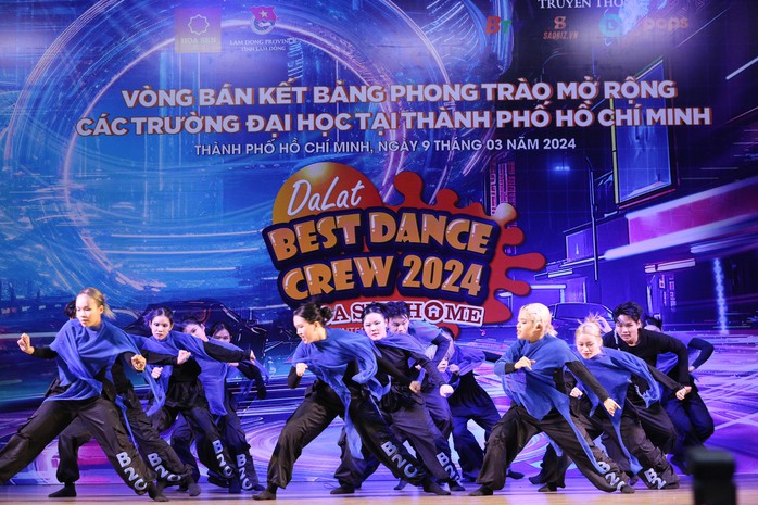 Cuộc chiến nảy lửa của các nhóm nhảy- Ảnh 2. Cuộc chiến nảy lửa của các nhóm nhảy- Ảnh 2.
