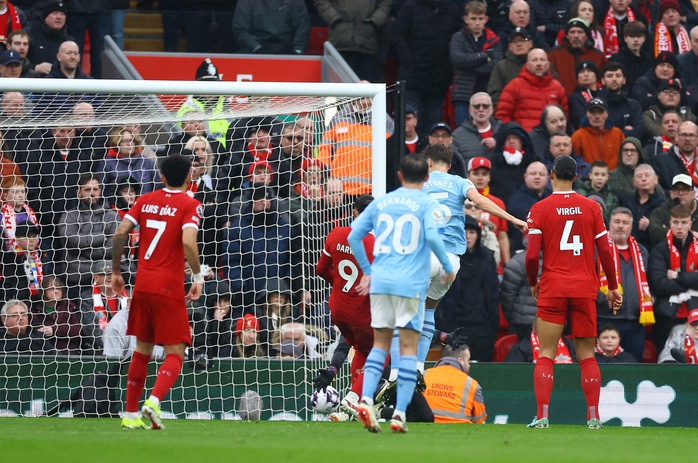 Liverpool chia điểm nghẹt thở với Man City, Arsenal hưởng lợi lớn- Ảnh 4. Liverpool chia điểm nghẹt thở với Man City, Arsenal hưởng lợi lớn- Ảnh 4.