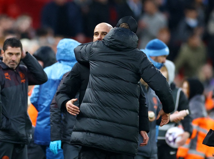 Liverpool chia điểm nghẹt thở với Man City, Arsenal hưởng lợi lớn- Ảnh 1. Liverpool chia điểm nghẹt thở với Man City, Arsenal hưởng lợi lớn- Ảnh 1.