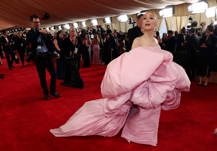 Những bộ đầm xấu tệ tại Oscar 2024- Ảnh 1. Những bộ đầm xấu tệ tại Oscar 2024- Ảnh 1.