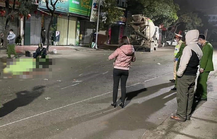 Va chạm với xe bồn, 2 người đi xe máy tử vong- Ảnh 1. Va chạm với xe bồn, 2 người đi xe máy tử vong- Ảnh 1.