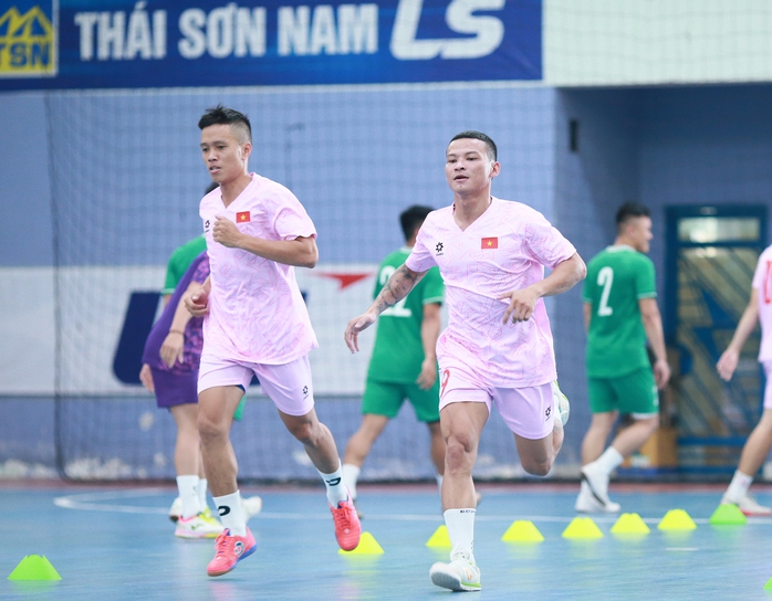 Tuyển futsal Việt Nam có buổi tập đấu tiên hướng đến vé dự World Cup 2024- Ảnh 3. Tuyển futsal Việt Nam có buổi tập đấu tiên hướng đến vé dự World Cup 2024- Ảnh 3.