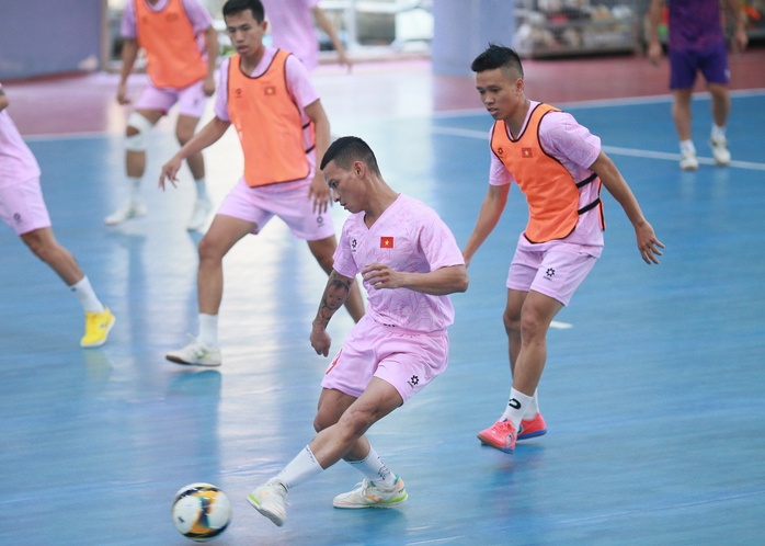 Tuyển futsal Việt Nam có buổi tập đấu tiên hướng đến vé dự World Cup 2024- Ảnh 9. Tuyển futsal Việt Nam có buổi tập đấu tiên hướng đến vé dự World Cup 2024- Ảnh 9.