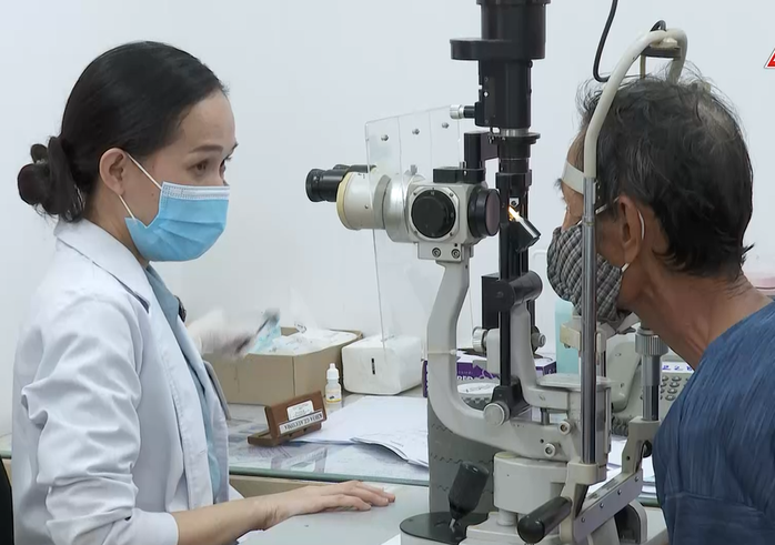 Nhờ bác sĩ AI, thời gian khám mắt từ 20 phút xuống còn 8 giây - Ảnh 1. Nhờ bác sĩ AI, thời gian khám mắt từ 20 phút xuống còn 8 giây - Ảnh 1.