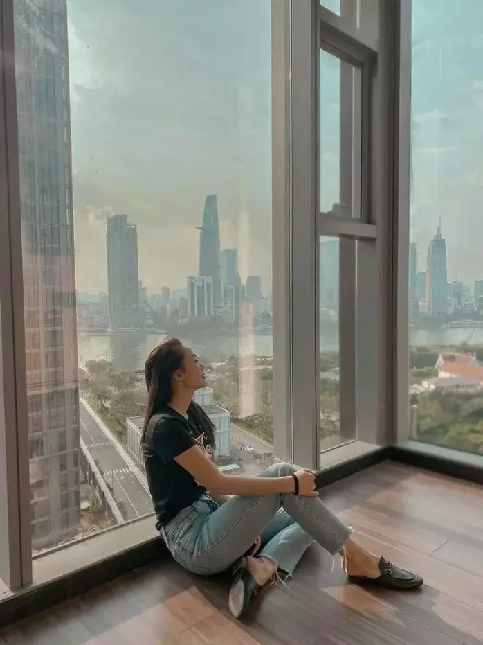 Vừa lộ ảnh sắm siêu xe, khán giả thắc mắc Vừa lộ ảnh sắm siêu xe, khán giả thắc mắc