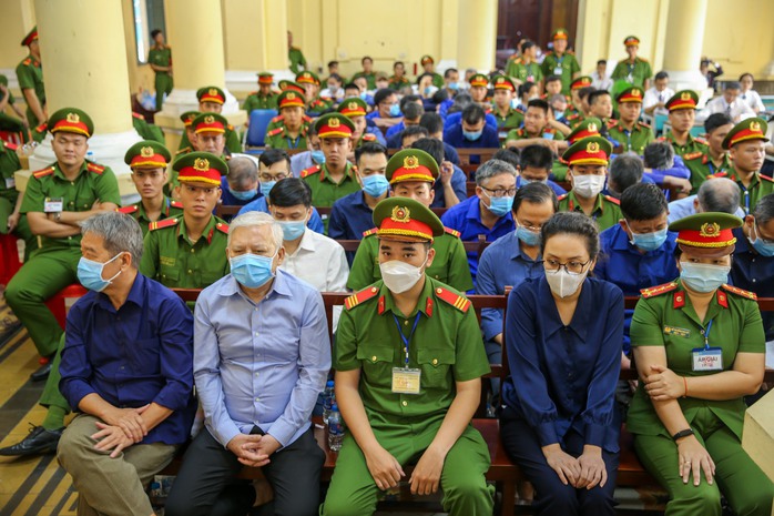 Xét xử vụ Vạn Thịnh Phát: Hứa trả 1 đồng thì giải ngân 2 đồng để dùng trước- Ảnh 1. Xét xử vụ Vạn Thịnh Phát: Hứa trả 1 đồng thì giải ngân 2 đồng để dùng trước- Ảnh 1.