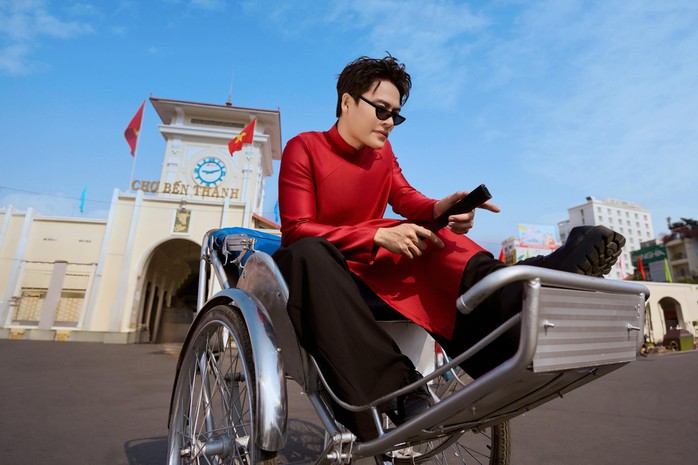 Nhờ đâu Võ Tấn Phát thu hút lượng fan lớn đến sân khấu Trương Hùng Minh?- Ảnh 2. Nhờ đâu Võ Tấn Phát thu hút lượng fan lớn đến sân khấu Trương Hùng Minh?- Ảnh 2.