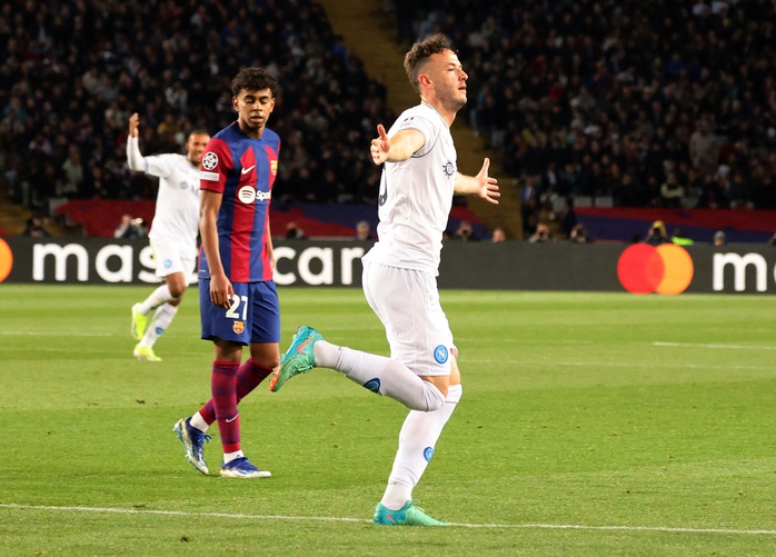 Sao 20 tuổi lập công, Barcelona loại Napoli ở Champions League- Ảnh 3.