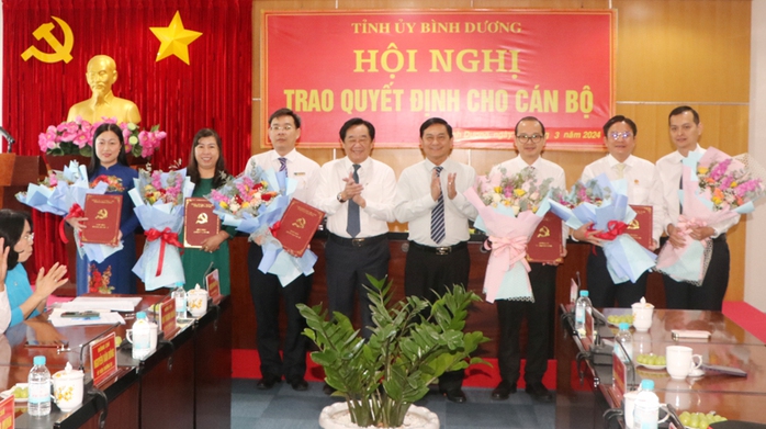 Bình Dương điều động, bổ nhiệm và bổ nhiệm lại nhiều nhân sự lãnh đạo- Ảnh 1. Bình Dương điều động, bổ nhiệm và bổ nhiệm lại nhiều nhân sự lãnh đạo- Ảnh 1.