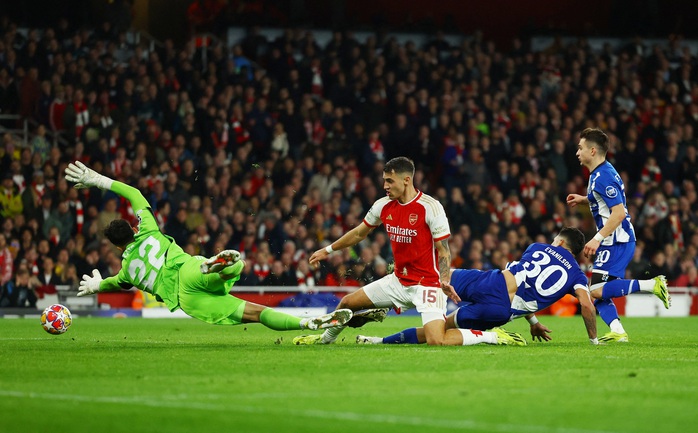 "Đấu súng" nghẹt thở, Arsenal phá dớp vào tứ kết Champions League - Ảnh 2. "Đấu súng" nghẹt thở, Arsenal phá dớp vào tứ kết Champions League - Ảnh 2.
