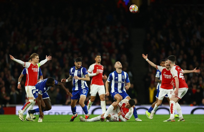 "Đấu súng" nghẹt thở, Arsenal phá dớp vào tứ kết Champions League - Ảnh 4. "Đấu súng" nghẹt thở, Arsenal phá dớp vào tứ kết Champions League - Ảnh 4.