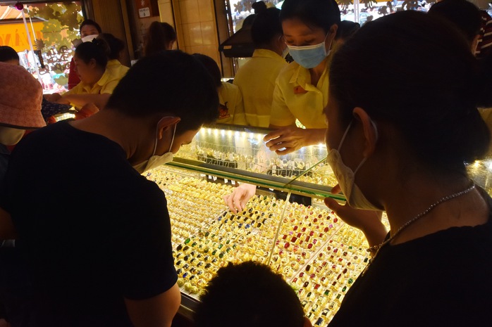 Giá vàng hôm nay, 13-3: Vàng thế giới bị bán chốt lời- Ảnh 1. Giá vàng hôm nay, 13-3: Vàng thế giới bị bán chốt lời- Ảnh 1.