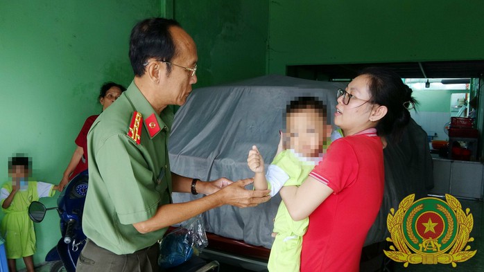 Khởi tố kẻ ngáo đá cầm dao khống chế 3 trẻ trong trường mầm non- Ảnh 2. Khởi tố kẻ ngáo đá cầm dao khống chế 3 trẻ trong trường mầm non- Ảnh 2.