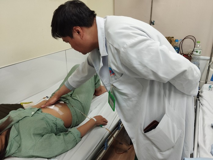 Cô gái trẻ bị chiếc ghim sắt đâm thủng ruột non- Ảnh 1. Cô gái trẻ bị chiếc ghim sắt đâm thủng ruột non- Ảnh 1.