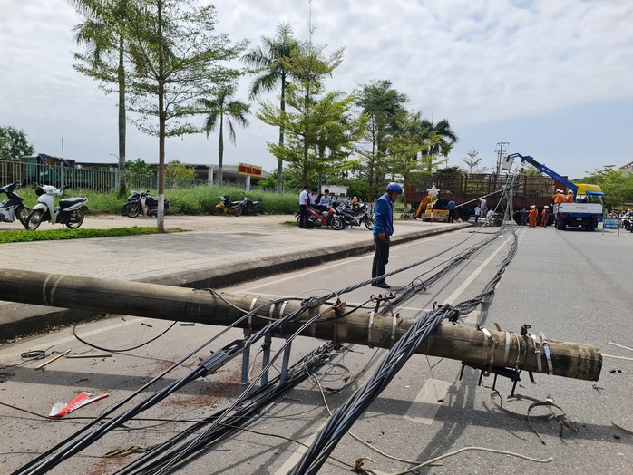 Đi vào đường cấm, xe đầu kéo Đi vào đường cấm, xe đầu kéo
